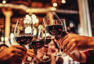 wine-glass-toast-5-reasons-to-try-organic-wine-by-healthista.com_